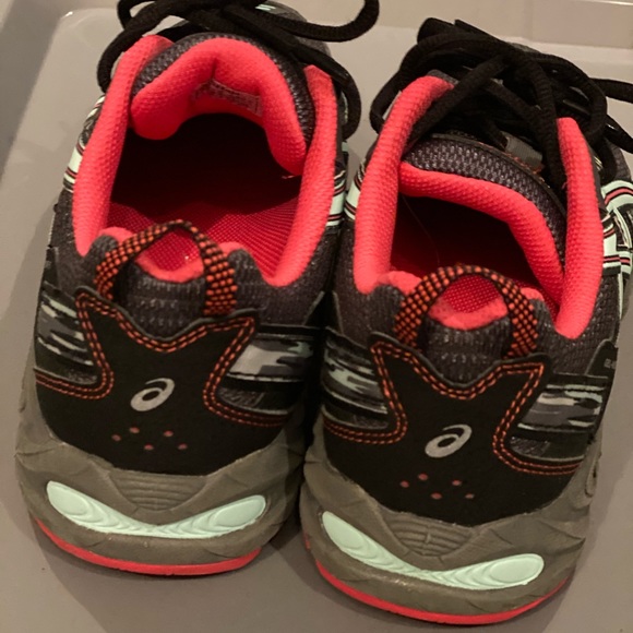 ASICS - Picture 4 of 5